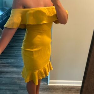Yellow lulus medium dress